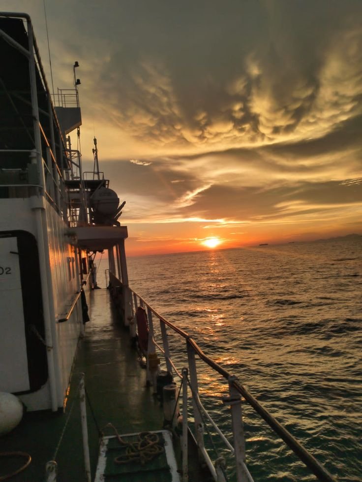 Pelabuhan dan kapal kontainer